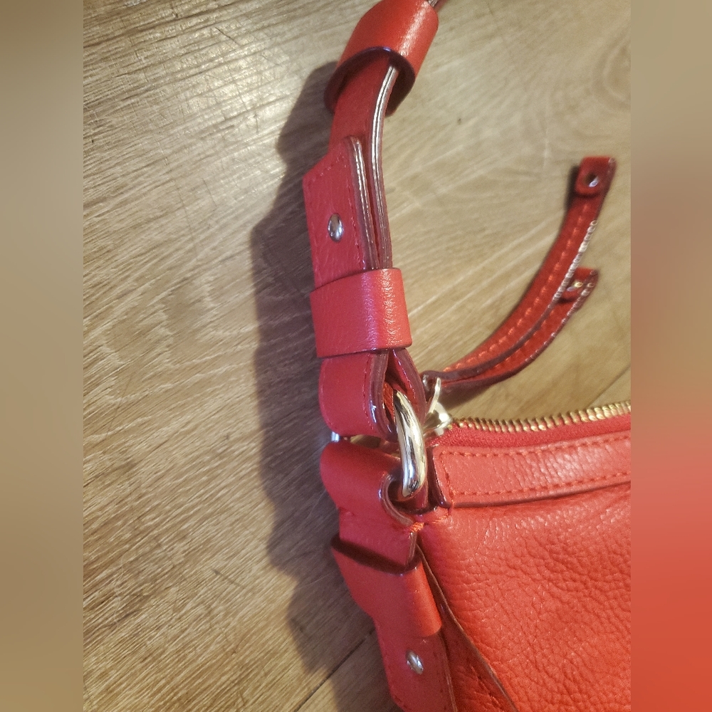Kate Spade New York Lori Berkshire Road Red Leather Hobo Bag. - Picture 9 of 16